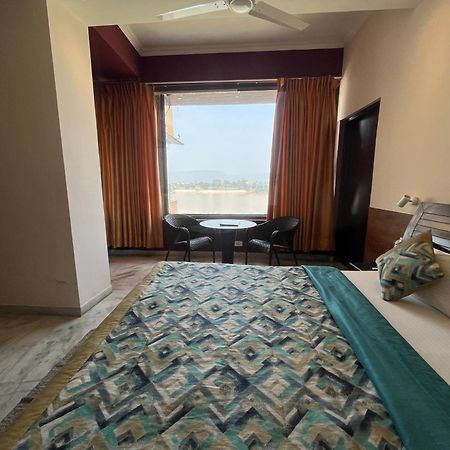 Treehouse Narmade A Riverfront Resort & Spa Narmadapuram Hoshangabad Exterior photo
