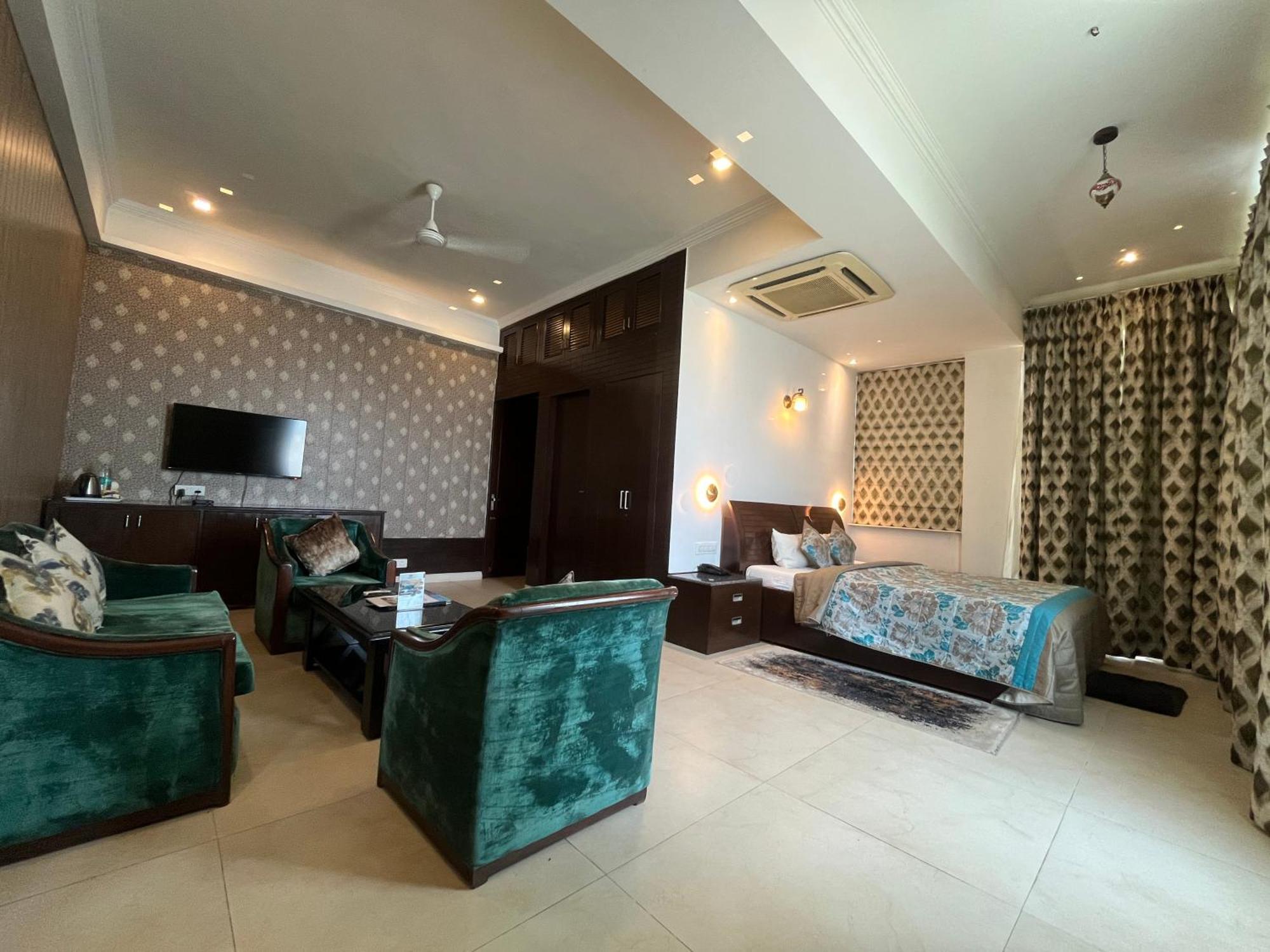 Treehouse Narmade A Riverfront Resort & Spa Narmadapuram Hoshangabad Exterior photo