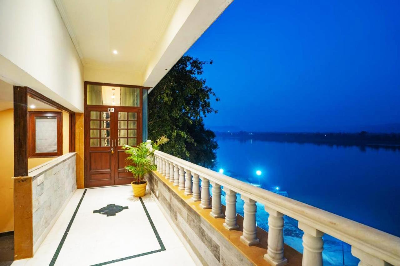 Treehouse Narmade A Riverfront Resort & Spa Narmadapuram Hoshangabad Exterior photo